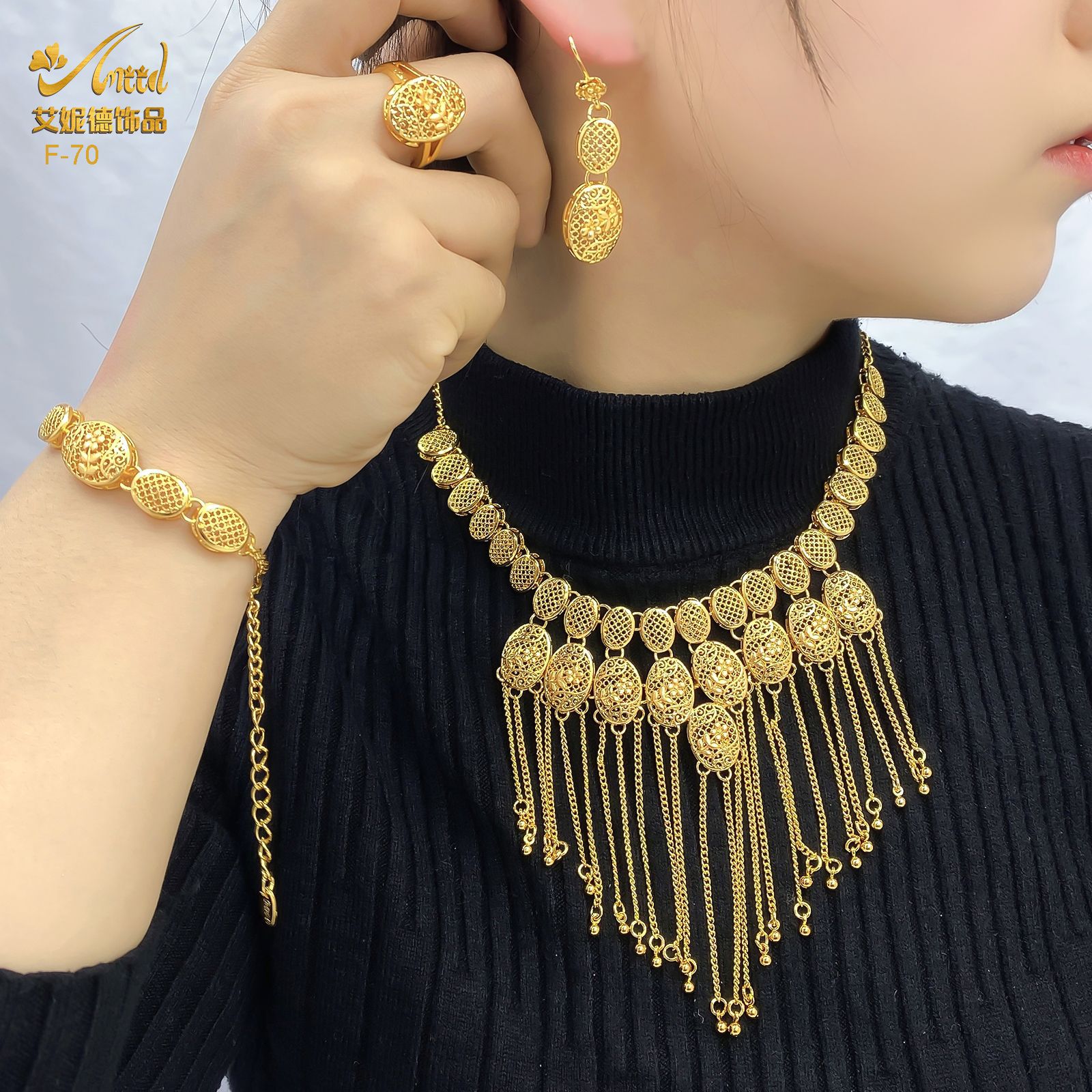 Düğün Kadınları Kalp Püsküllü  - Coordinates Bracelet incelemesi ve fiyatı
